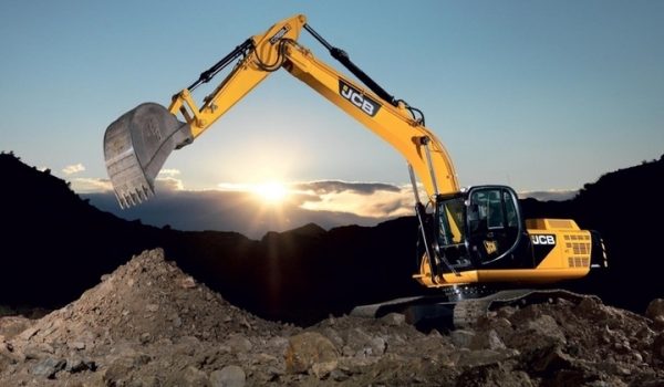 immagine di un escavatore in attività