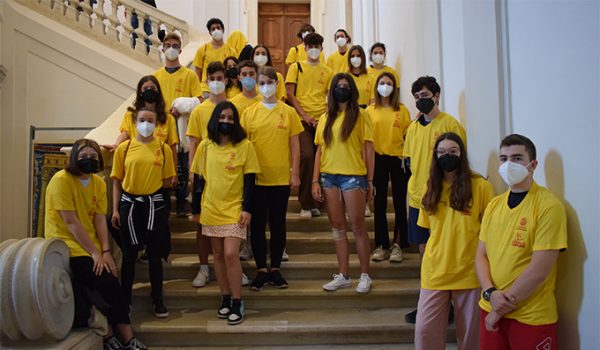 Foto consegna magliette gialle 2022